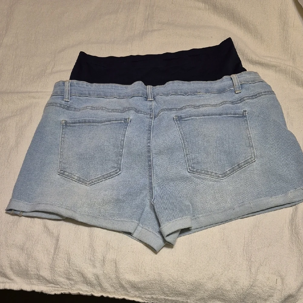 NWT Time and Tru Maternity Denim Shorts - Picture 4 of 5
